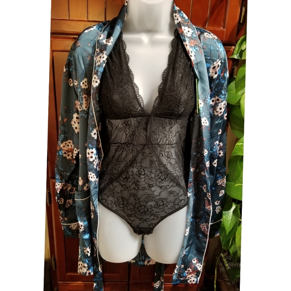 ‼LAST ONE‼🆕️NWT Sam Edelman Brand Floral Robe - Picture 2 of 8